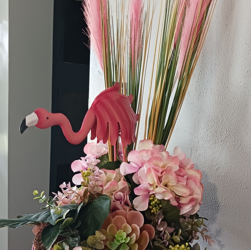 Arrangement - Picture 5 of 7